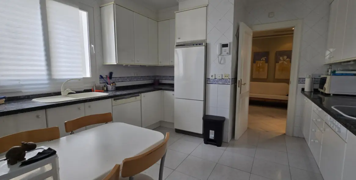 Продажа апартаментов на среднем этаже в Torremolinos Centro 22