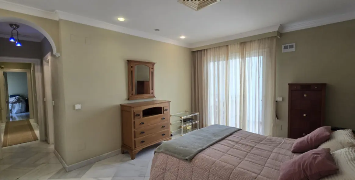 Продажа апартаментов на среднем этаже в Torremolinos Centro 35