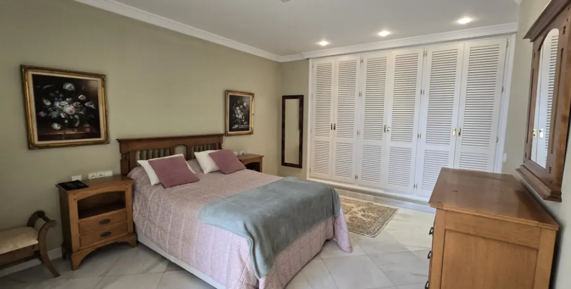 Продажа апартаментов на среднем этаже в Torremolinos Centro 36
