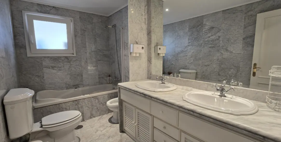 Продажа апартаментов на среднем этаже в Torremolinos Centro 39