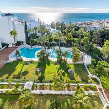 Продажа апартаментов на среднем этаже в Torremolinos Centro