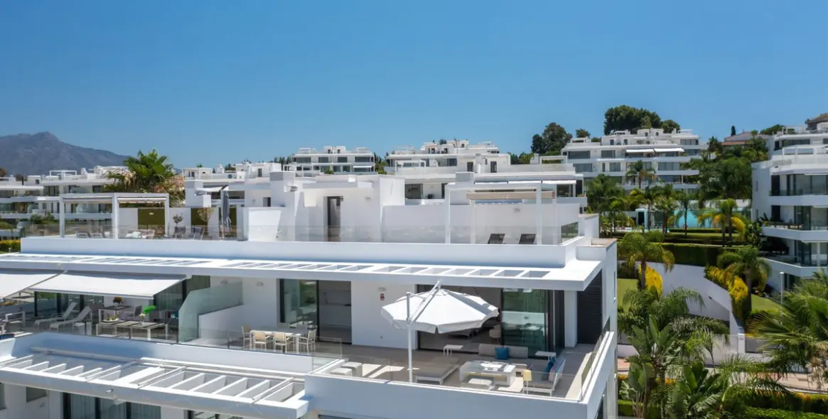 Short-term rent of penthouse in Benahavís 3