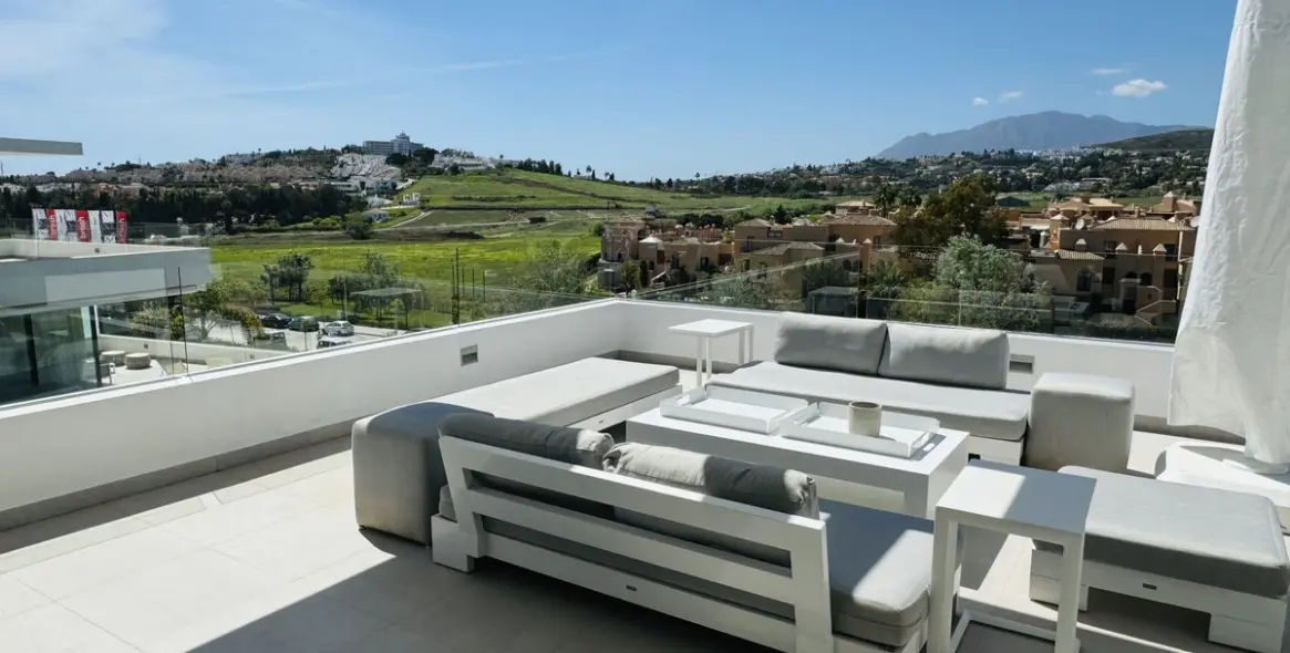 Short-term rent of penthouse in Benahavís 18