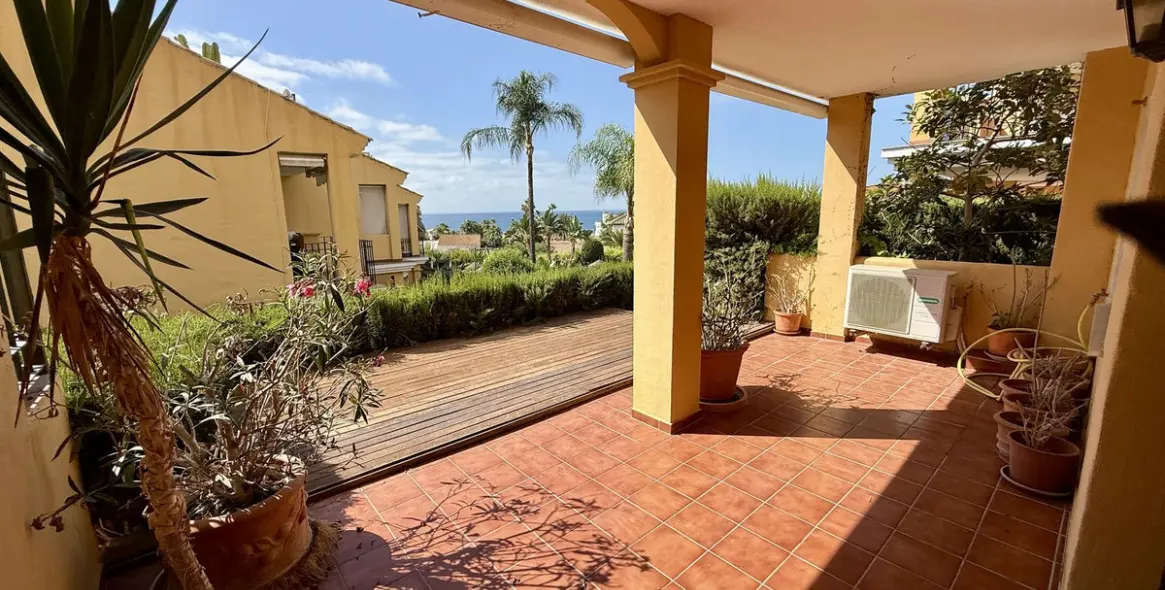 Продажа дома на две семьи в Elviria 3