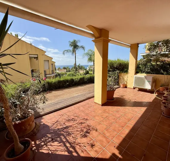 Продажа дома на две семьи в Elviria