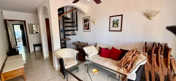 Продажа дома на две семьи в Elviria 3