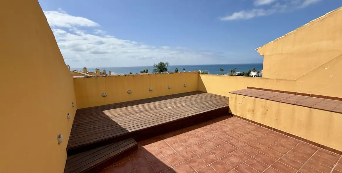 Продажа дома на две семьи в Elviria 5