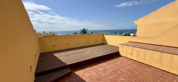 Продажа дома на две семьи в Elviria 4