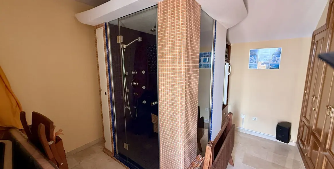 Продажа дома на две семьи в Elviria 7