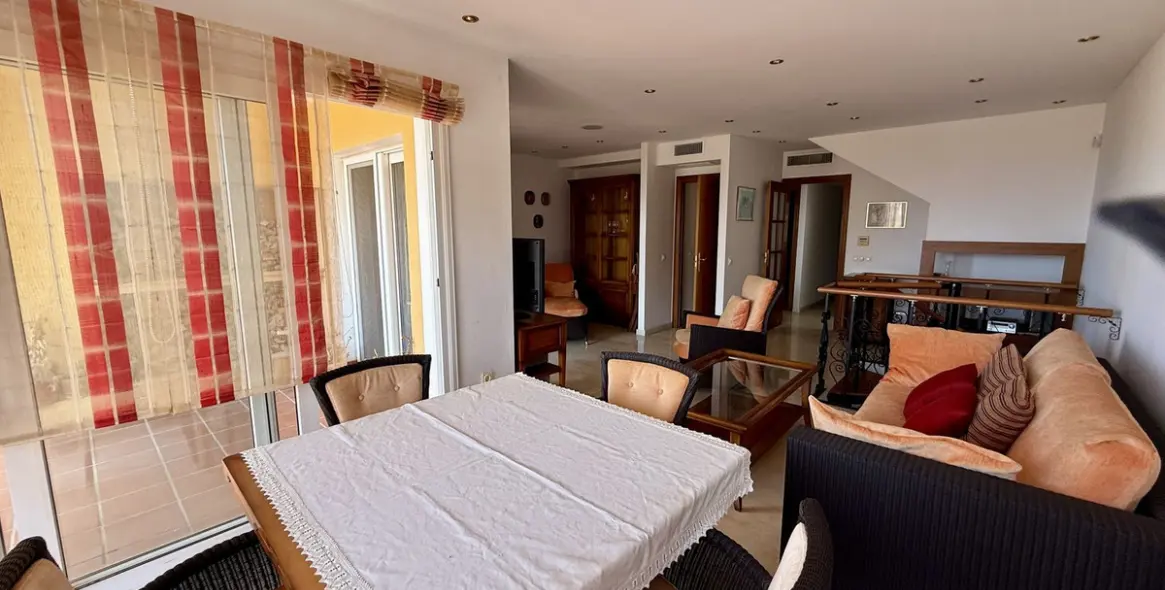 Продажа дома на две семьи в Elviria 15