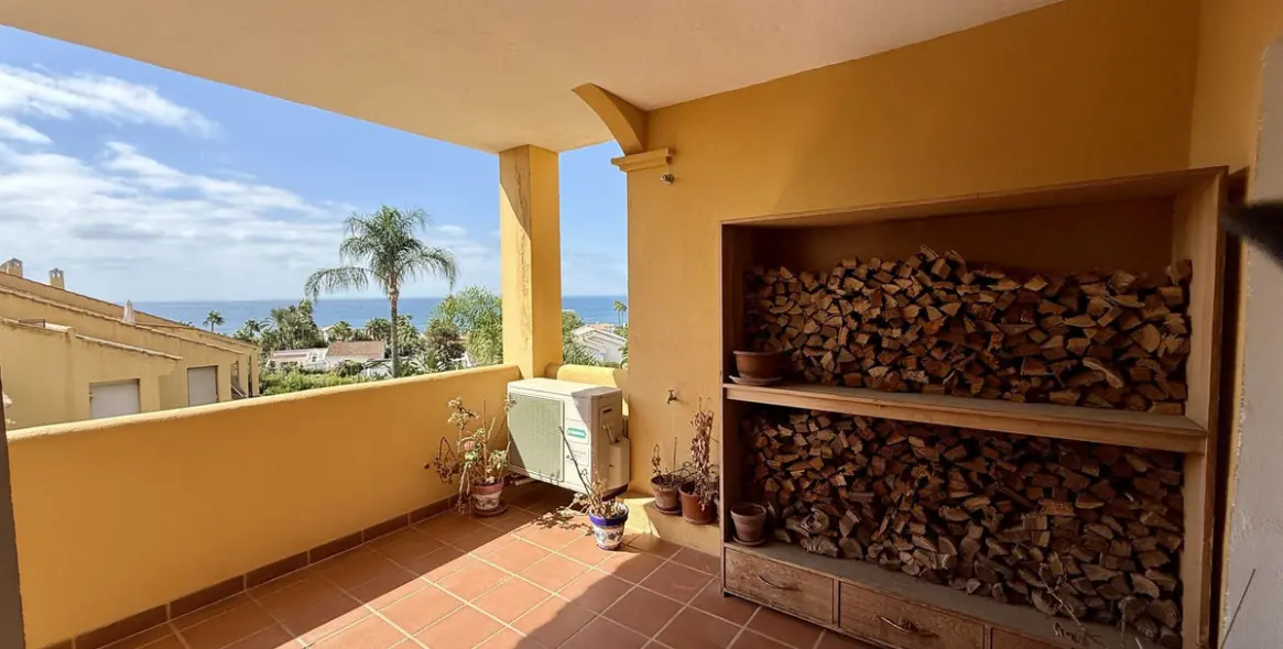 Продажа дома на две семьи в Elviria 17