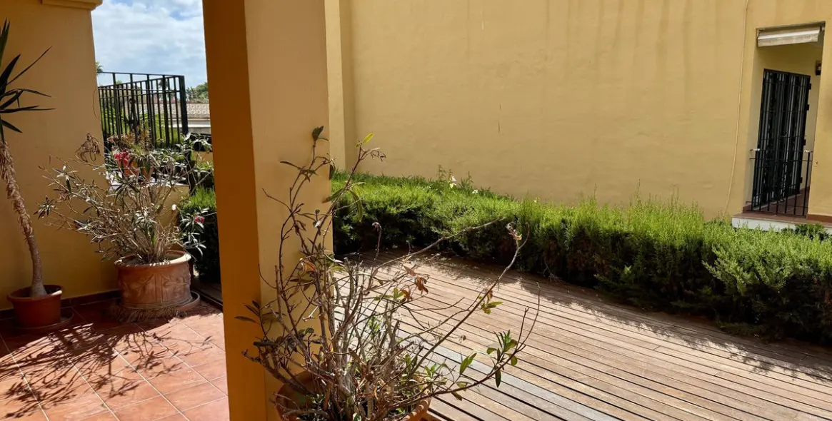 Продажа дома на две семьи в Elviria 20