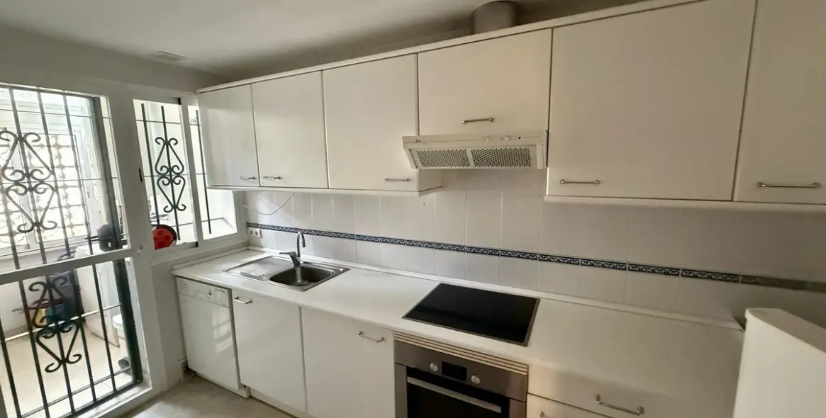 Sale of semi-detached house in Elviria 28