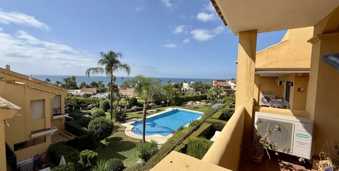 Sale of semi-detached house in Elviria 18