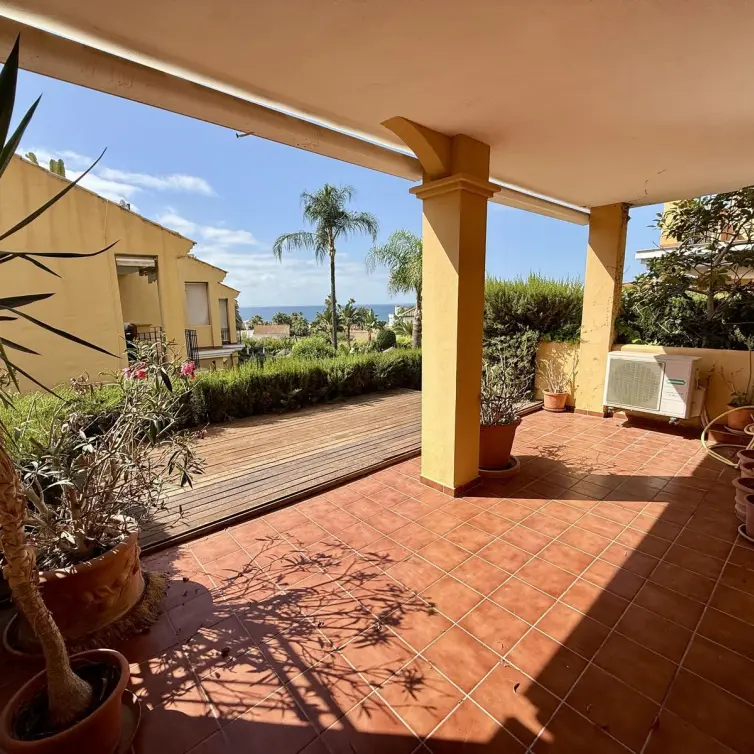 Продажа дома на две семьи в Elviria