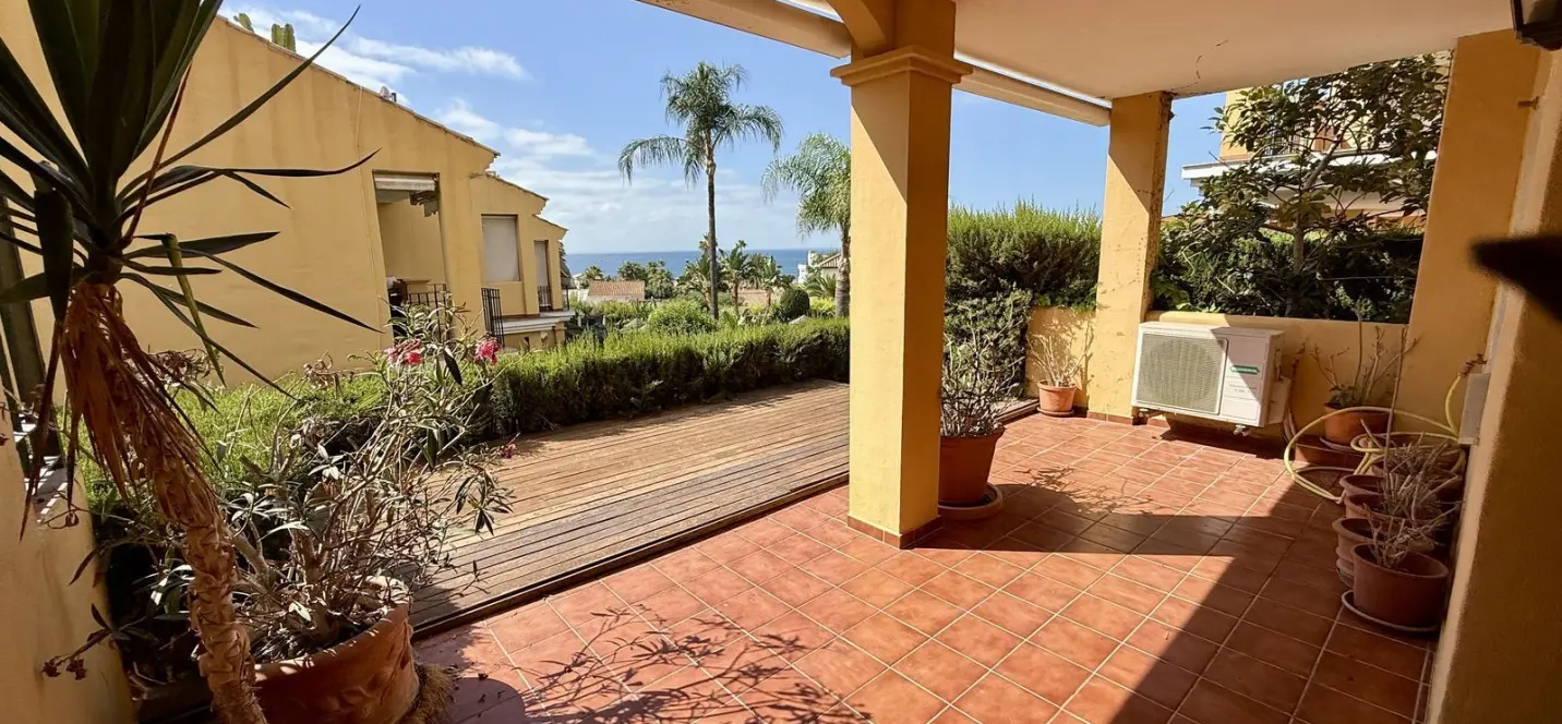 Продажа дома на две семьи в Elviria 3