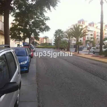 Sale of shop in Estepona