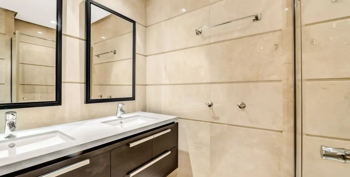 Venta de apartamento en planta baja en La Quinta 17