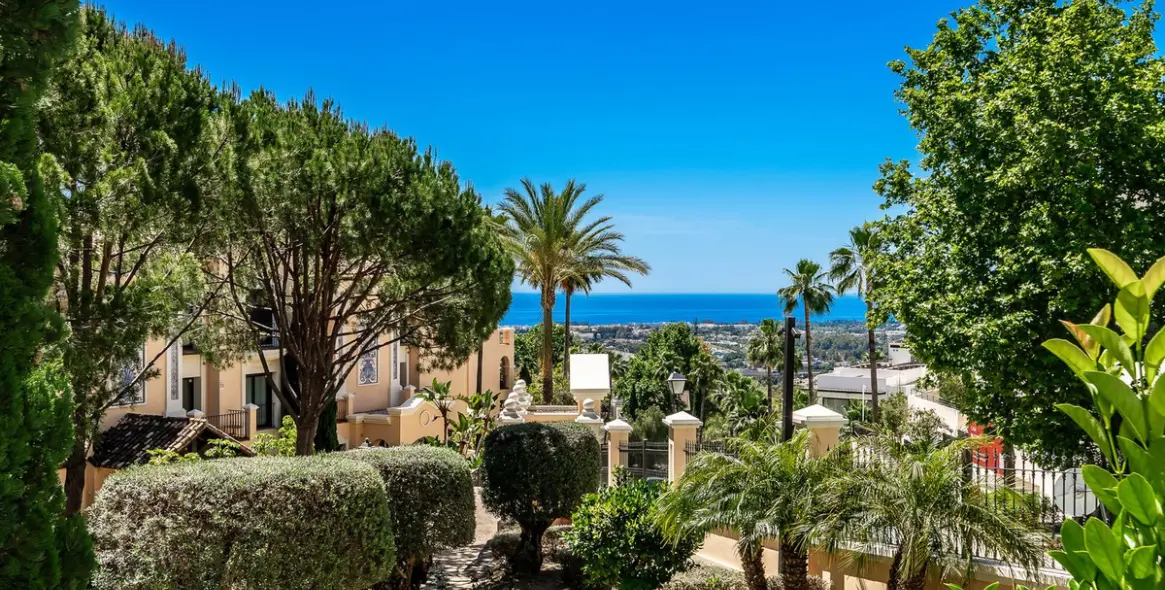 Sale of ground floor apartment in La Quinta 8