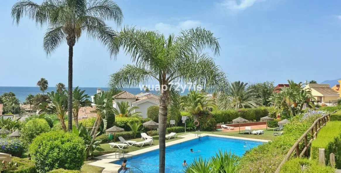 Продажа дома на две семьи в Costabella 1