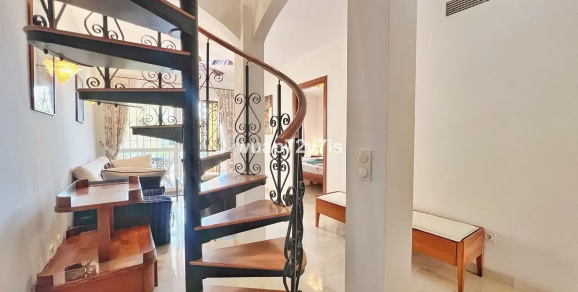 Продажа дома на две семьи в Costabella 17