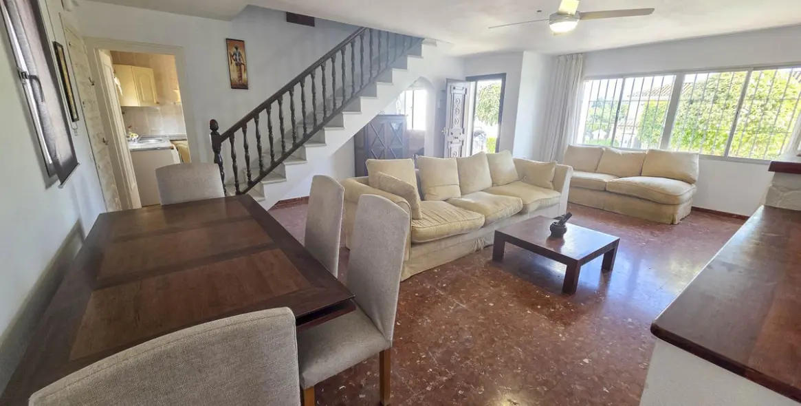 Sale of detached villa in Estepona 4