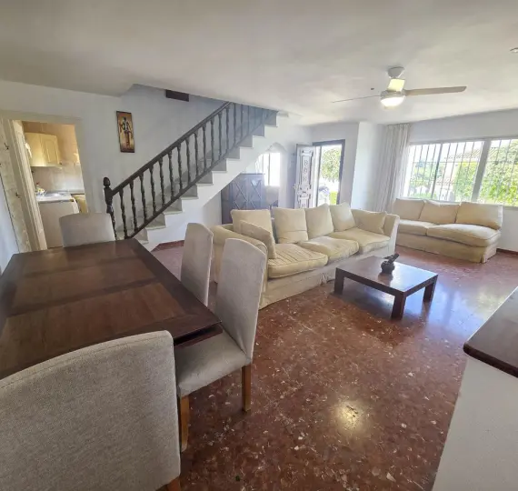 Sale of detached villa in Estepona