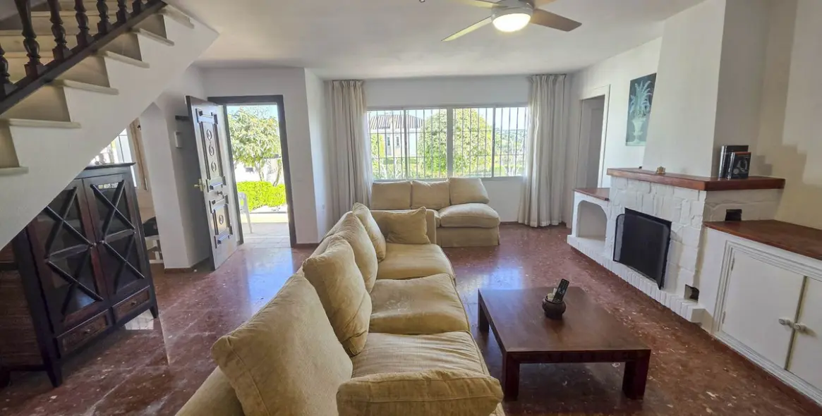 Sale of detached villa in Estepona 5