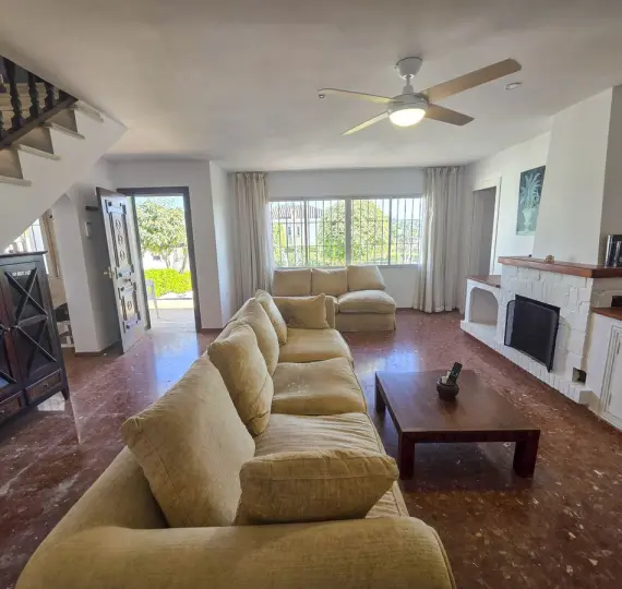 Sale of detached villa in Estepona