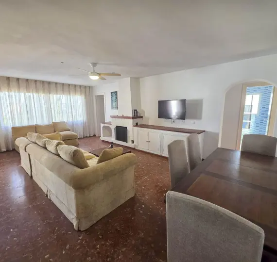 Sale of detached villa in Estepona