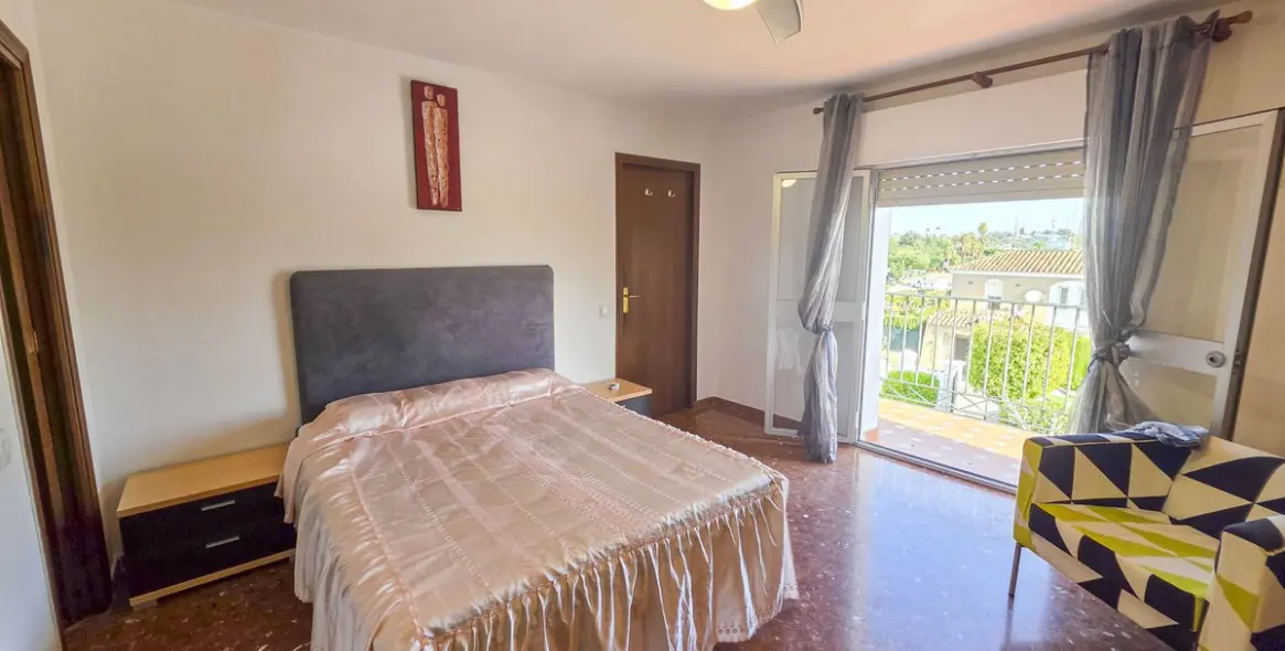 Sale of detached villa in Estepona 8