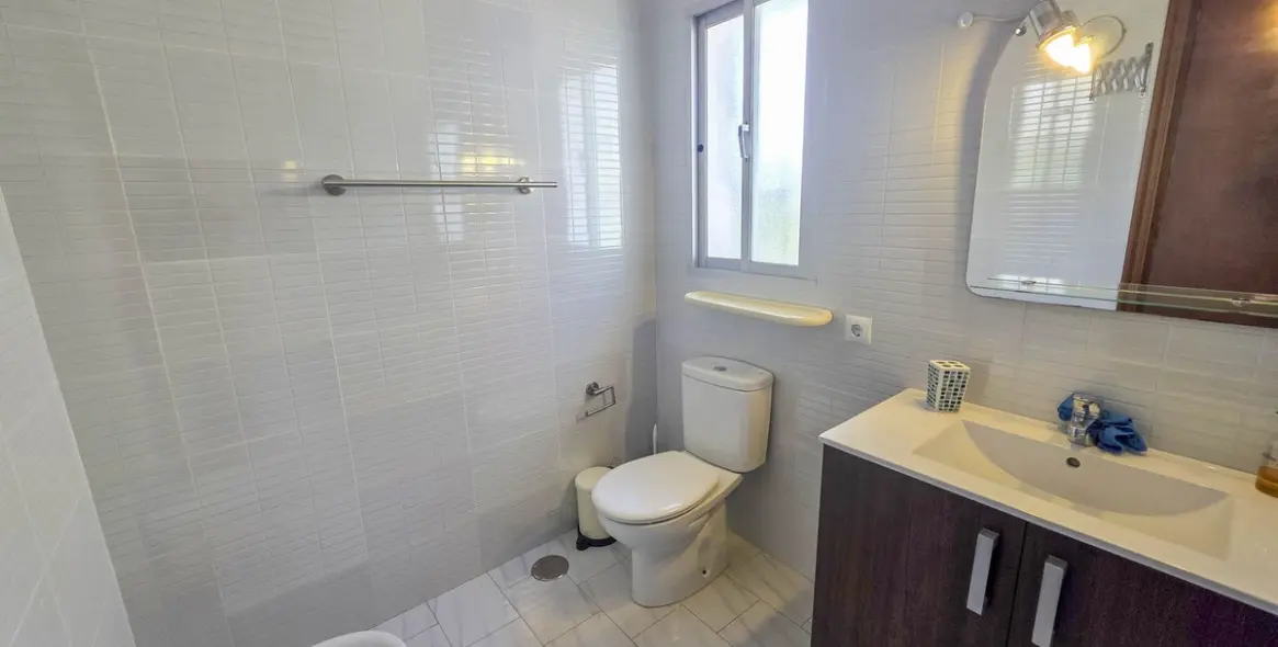 Sale of detached villa in Estepona 12