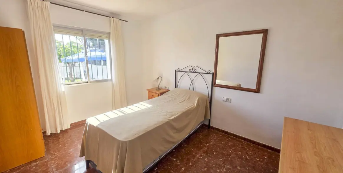 Sale of detached villa in Estepona 13