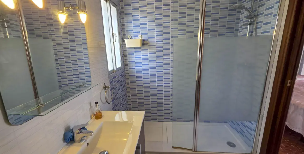 Sale of detached villa in Estepona 16