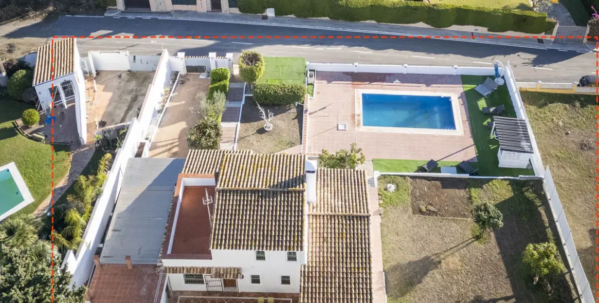 Sale of detached villa in Estepona 17
