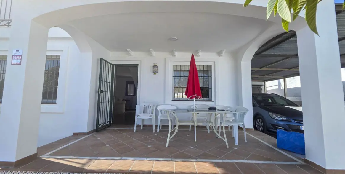 Sale of detached villa in Estepona 21