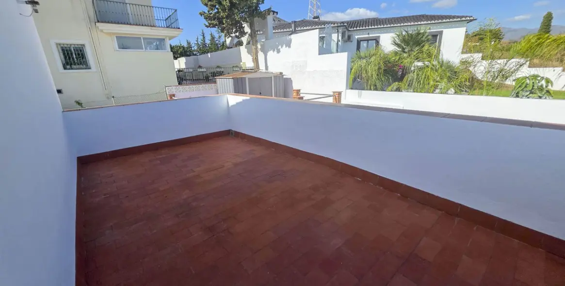 Sale of detached villa in Estepona 31
