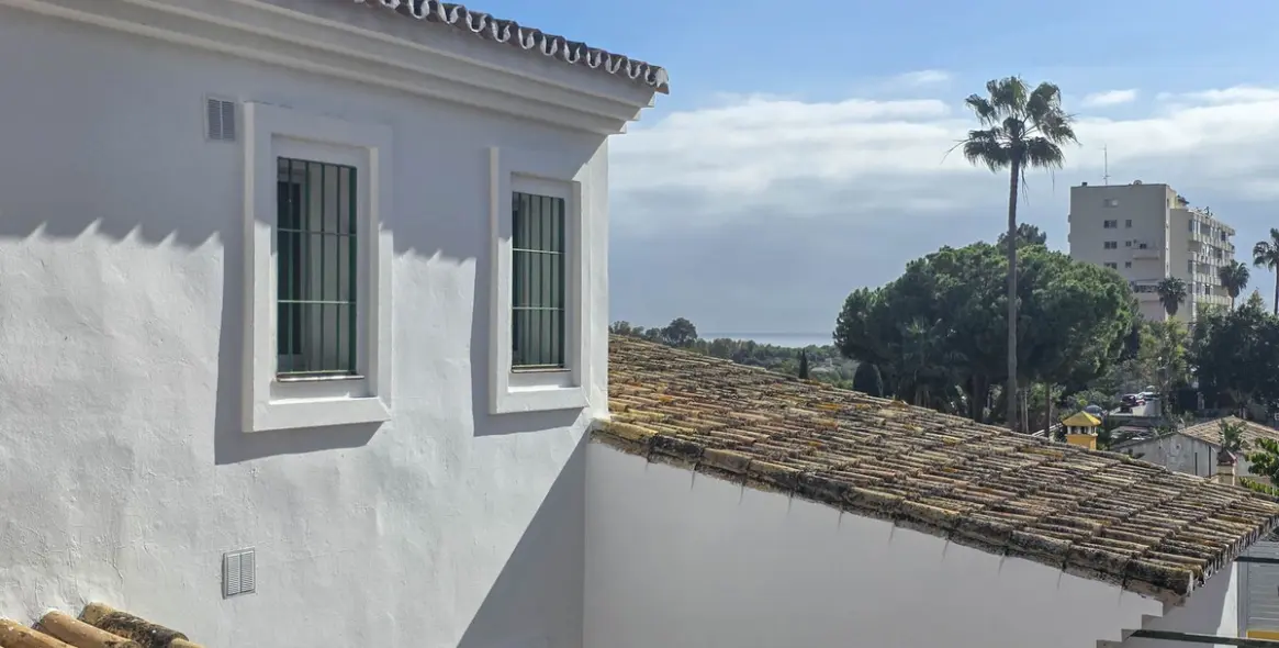 Sale of detached villa in Estepona 35