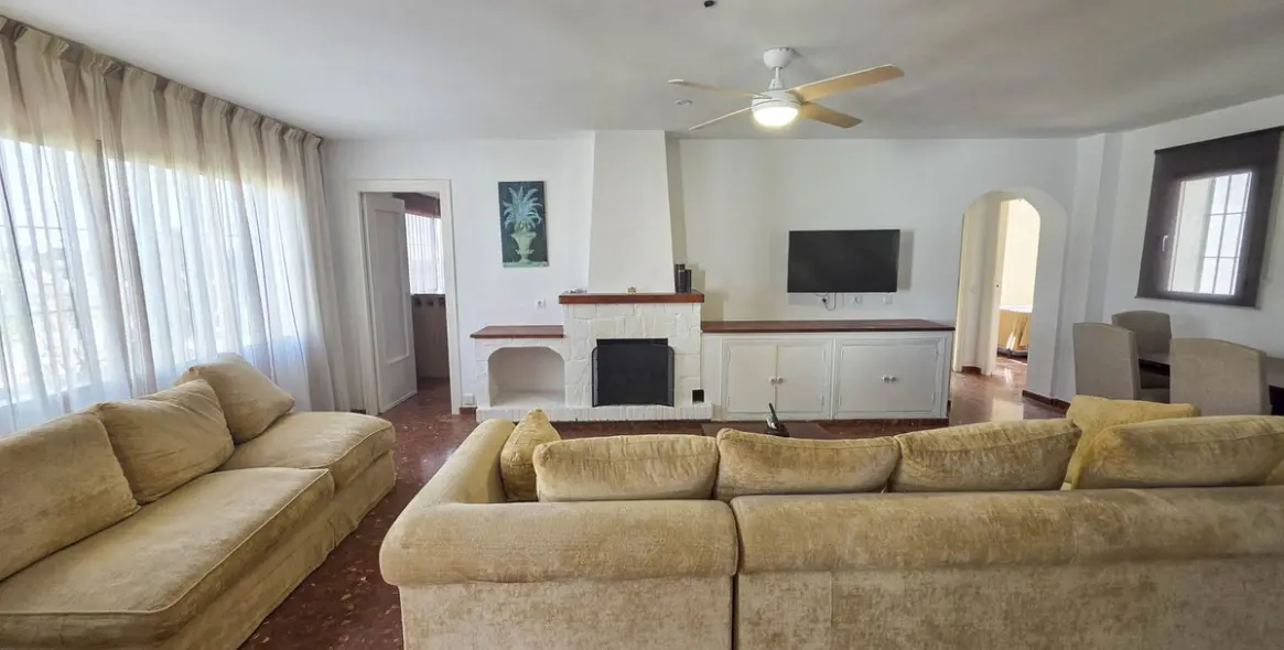 Sale of detached villa in Estepona 37