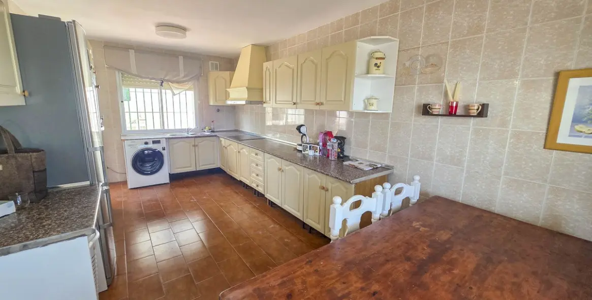 Sale of detached villa in Estepona 40