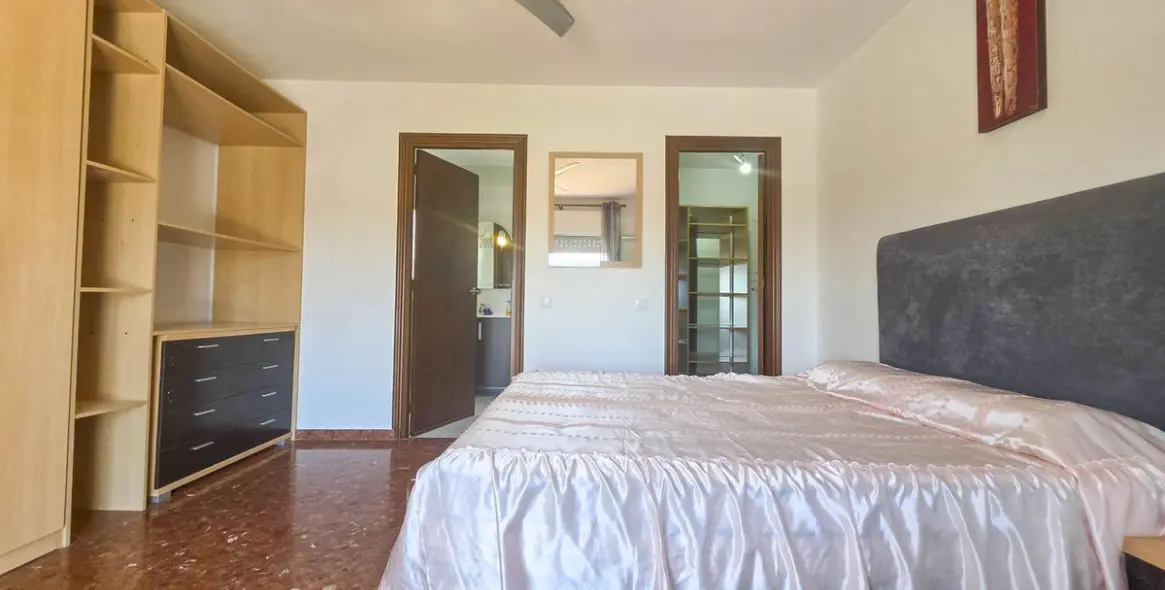 Sale of detached villa in Estepona 42