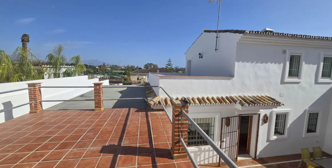 Sale of detached villa in Estepona 45