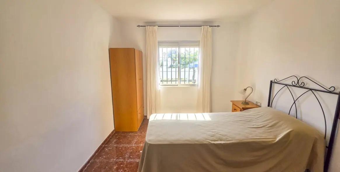 Sale of detached villa in Estepona 53