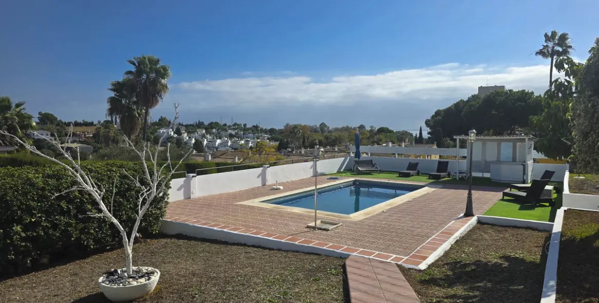 Sale of detached villa in Estepona 62