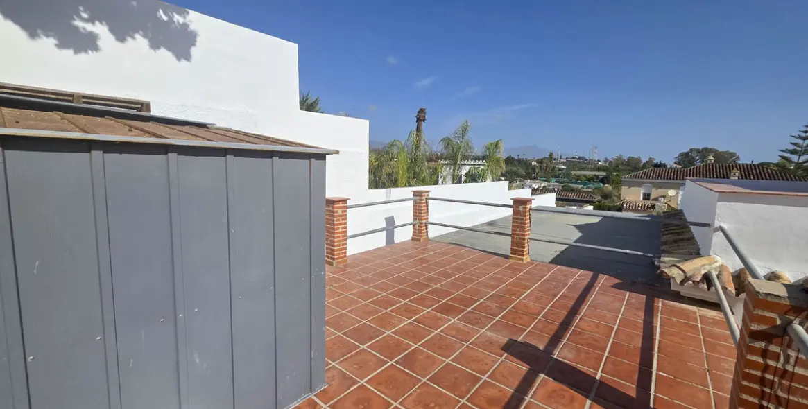 Sale of detached villa in Estepona 63