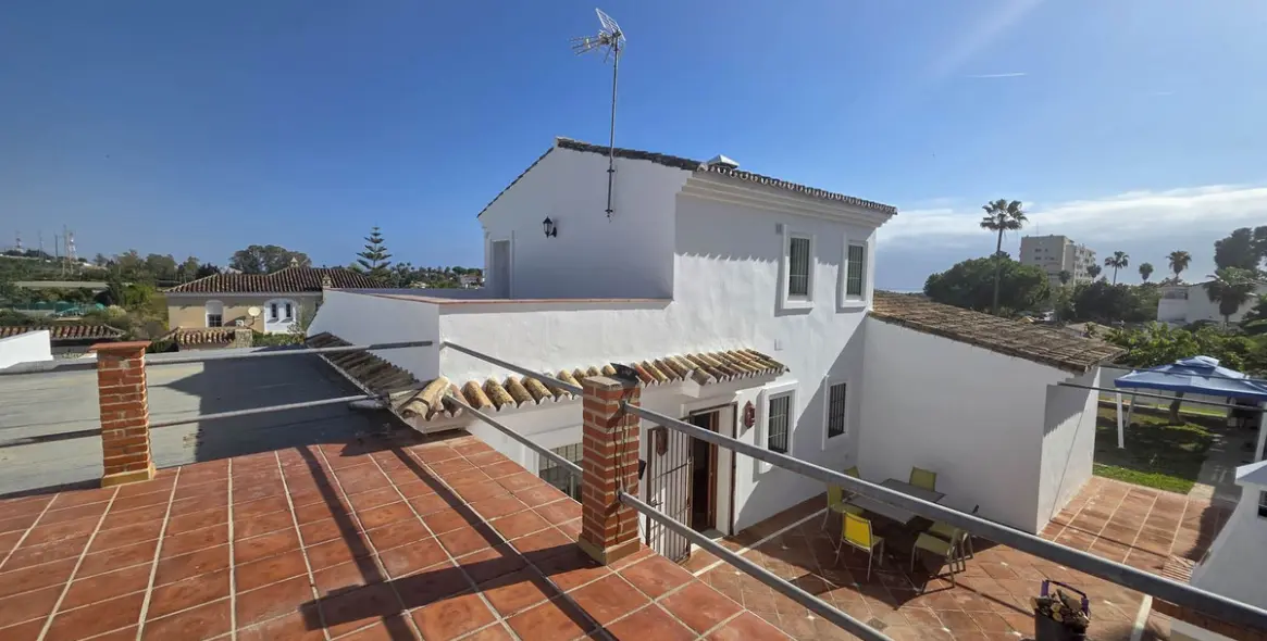 Sale of detached villa in Estepona 65