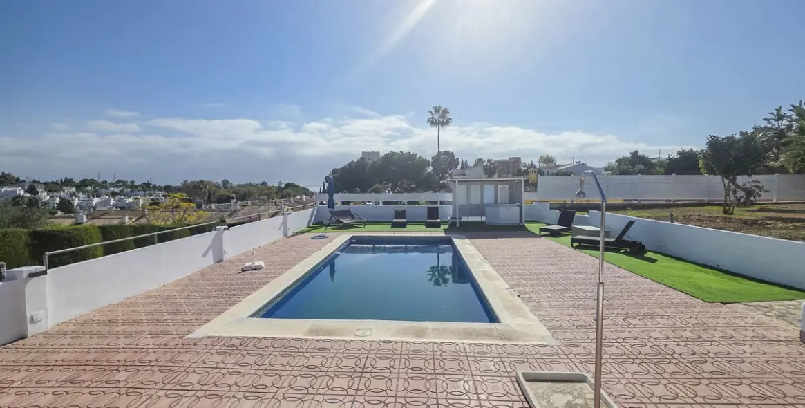 Sale of detached villa in Estepona 67