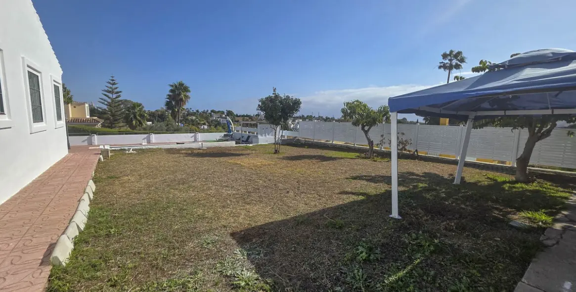 Sale of detached villa in Estepona 72