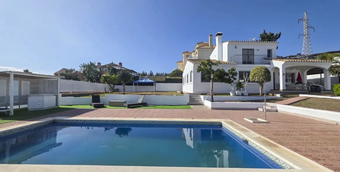 Sale of detached villa in Estepona 73