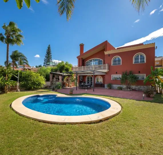 Venta de villa independiente en Alhaurín de la Torre